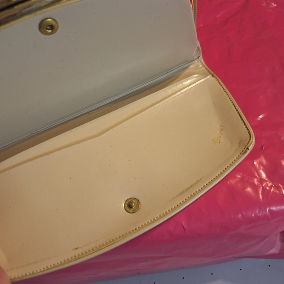 Vintage Baronet Cream Kisslock Wallet - Picture 4 of 10